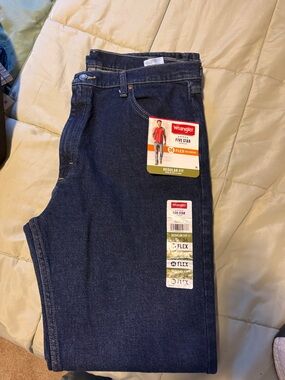 NWT Wrangler Men’s Five Star Relaxed Jeans - Dark Blue Denim 36x34